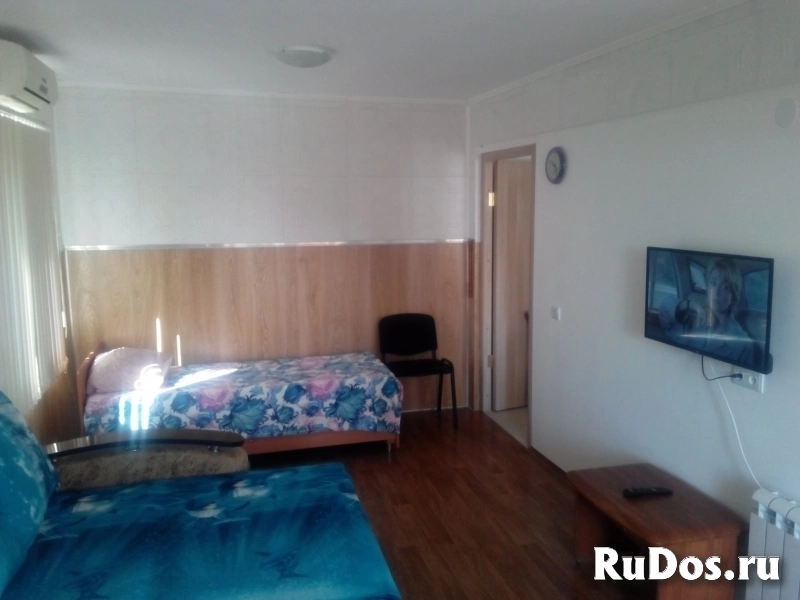 1 комнатная квартира посуточно в центре, море 200 метров изображение 5