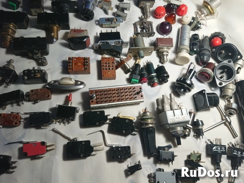 Радио комплектующие детали. изображение 8