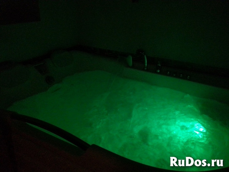 Апартаменты с огромной джакузи в новом элитном доме фото