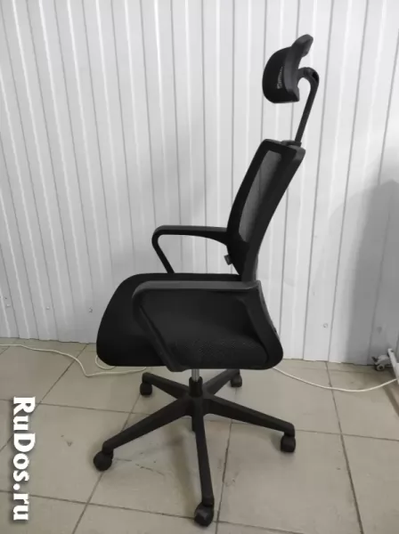 Офисное кресло изображение 12