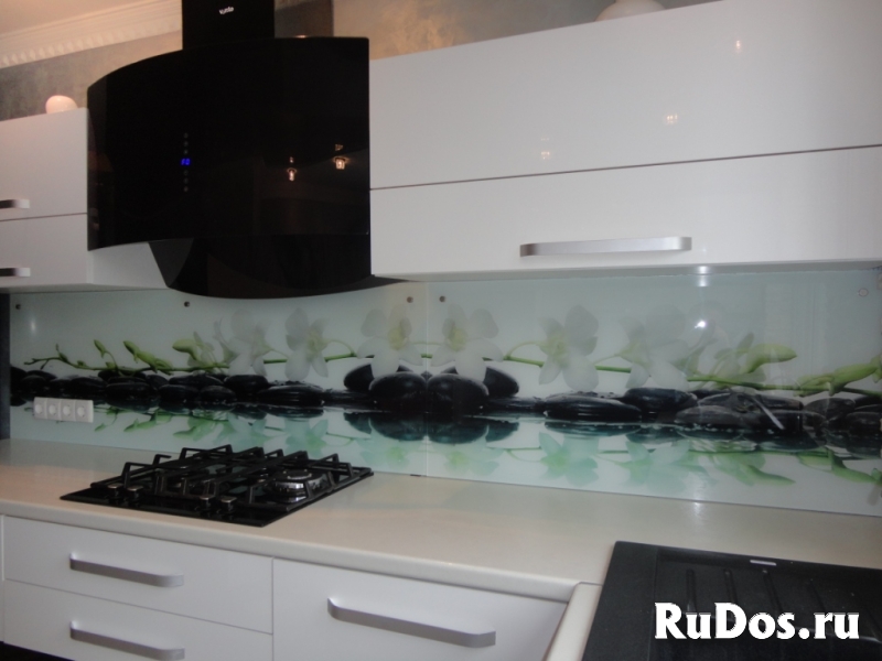 Стеклянный фартук для кухни фотка