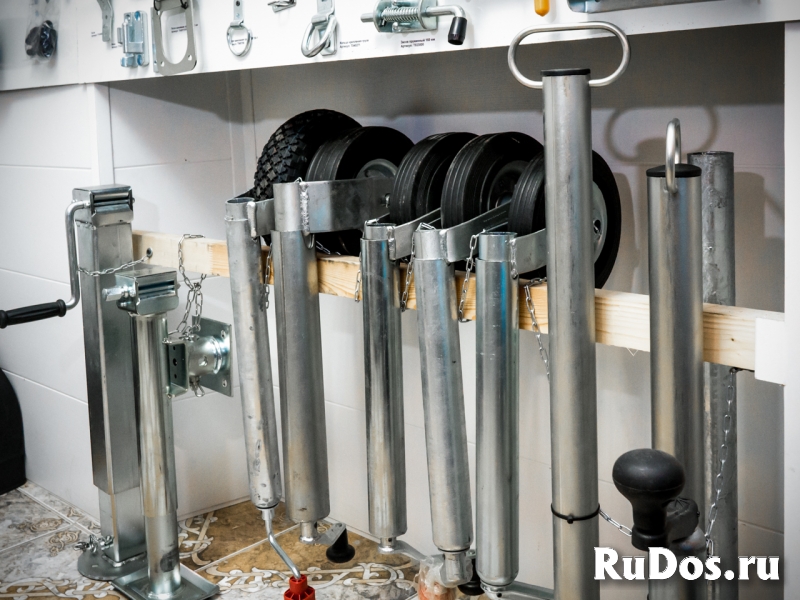 Запчасти и светотехника для прицепа фото