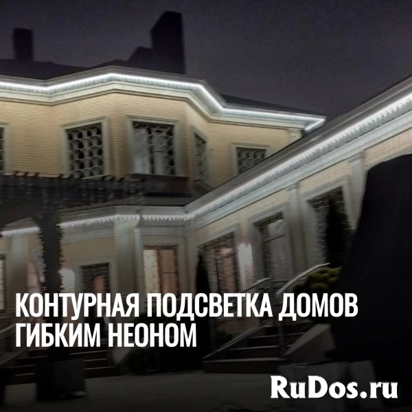 Контурная подсветка домов гибким неоном фото
