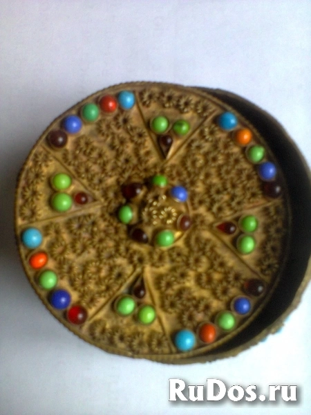 Шкатулка старинная филигранная латунная с бирюзовыми камнями изображение 4