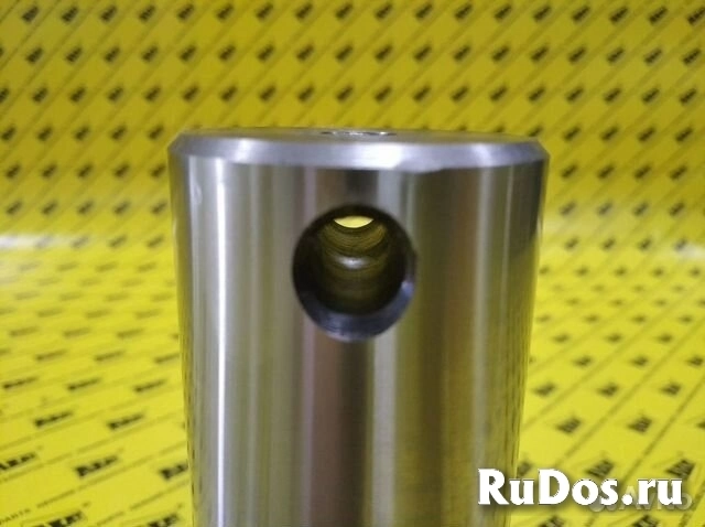 Палец Terex 6106216M1 фотка