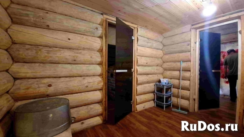 Бревенчатый дом с баней у лесного озера изображение 4