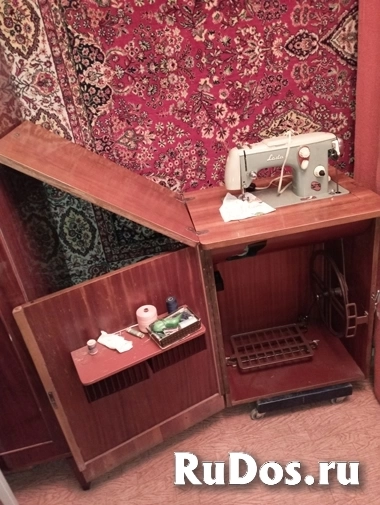 Швейная машинка Лада 273-1, Чехословакия. фото
