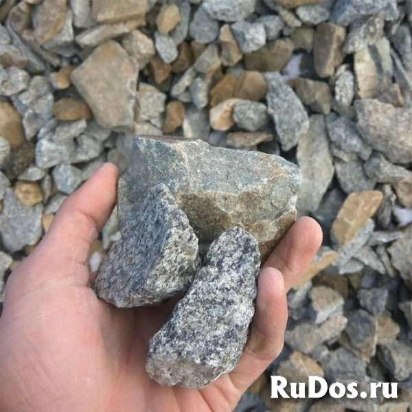 Гранитный щебень с доставкой по Санкт-Петербургу и Ленинградской области. фото