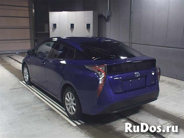 Лифтбек гибрид Toyota Prius кузов ZVW55 модификация A TSS-P 4WD фотка
