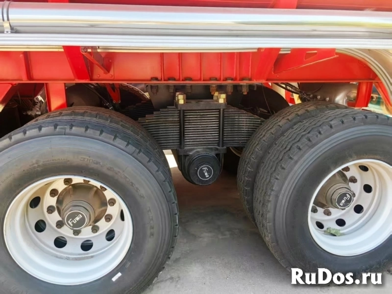 Полуприцеп-цистерна SHENGRUN SKW9402GYYA объём 36м3, для перевозки светлых нефтепродуктов, новый изображение 4