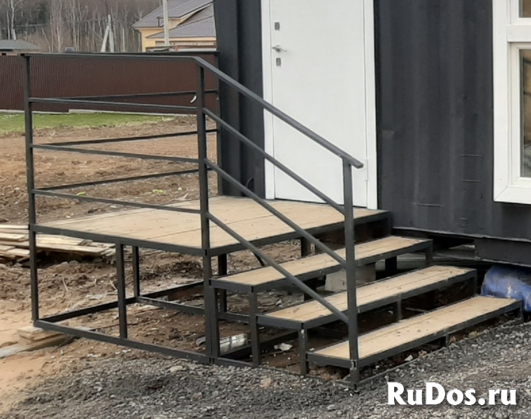 Крыльцо на металлокаркасе с деревянным покрытием. изображение 5