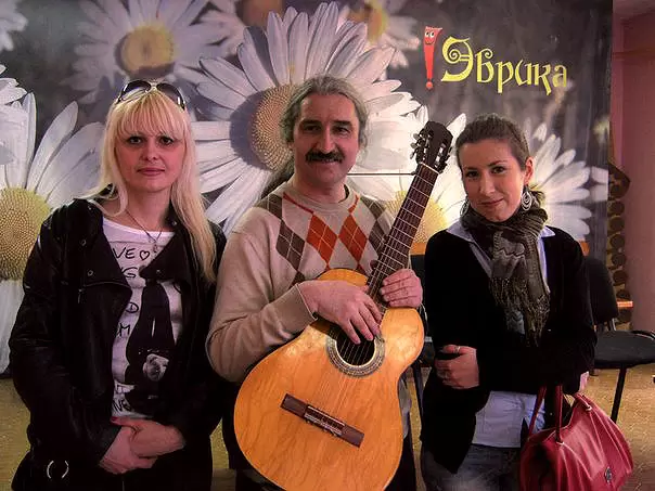 Обучение игре на гитаре и укулеле фотка