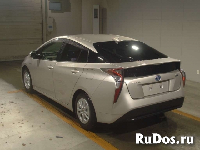 Лифтбек гибрид Toyota Prius кузов ZVW50 модификация S гв 2017 фотка