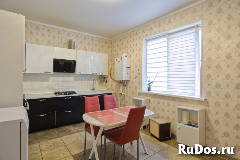 Просторный дом с четырьмя комнатами в развитом районе Краснодара изображение 3