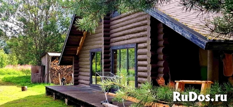 Бревенчатый дом с баней у лесного озера изображение 12