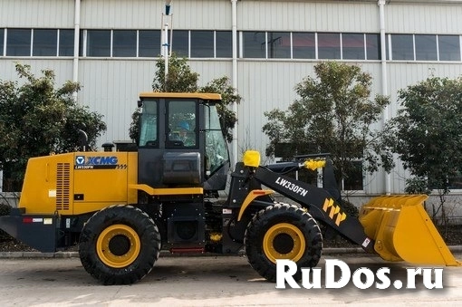 Фронтальный погрузчик XCMG LW330RU фотка