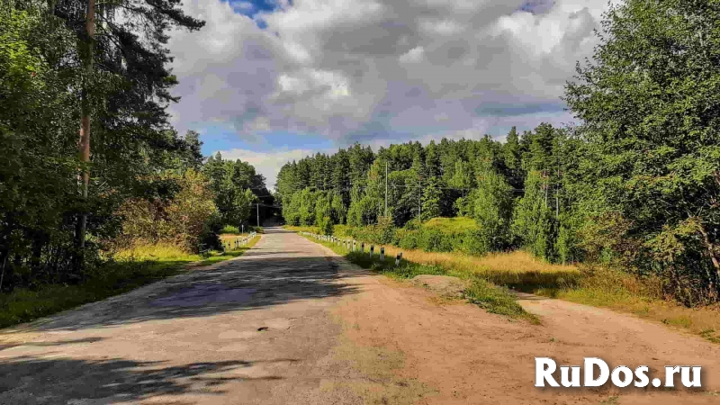 Бревенчатый дом на участке 1 гектар рядом с красивым озером изображение 10