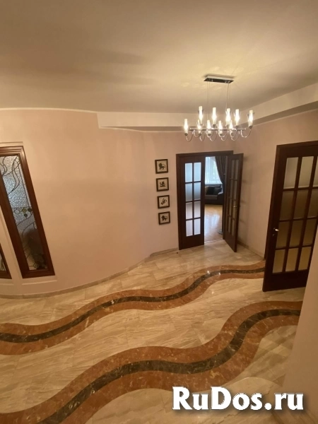 Продам 5 комнатную квартиру 243 м2 изображение 3