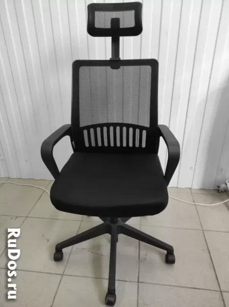 Офисное кресло изображение 9