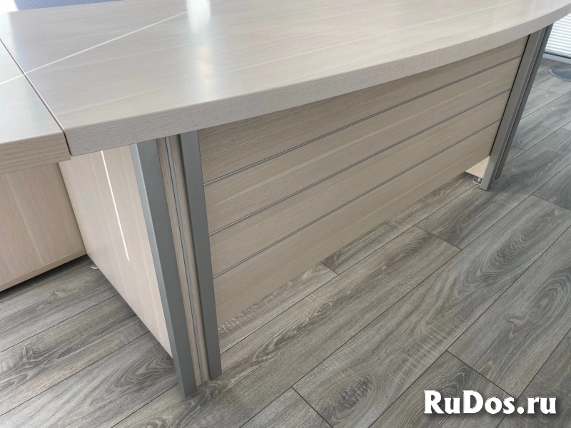 Стол руководителя V-118 и Тумба приставная с жалюзи V-412 изображение 5