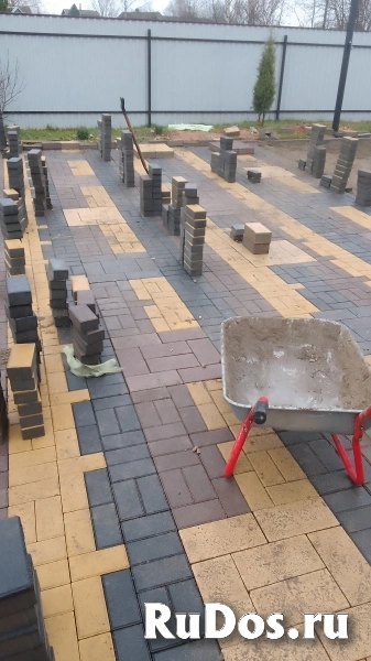 Укладка тротуарной плитки благоустройство озеленение фото