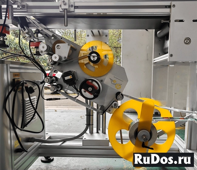 Автоматическая этикетировочная машина ЭМ04.06 фотка
