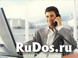 Помощник оператора на телефоне. фото