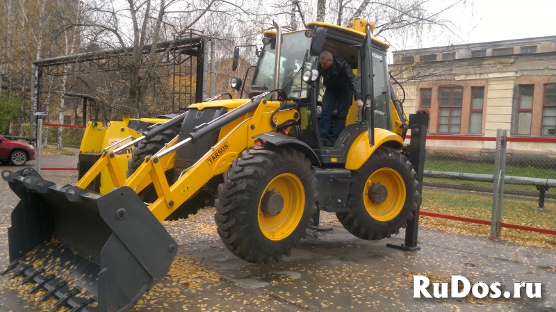 Продаю экскаватор-погрузчик на равновеликих колесах фотка