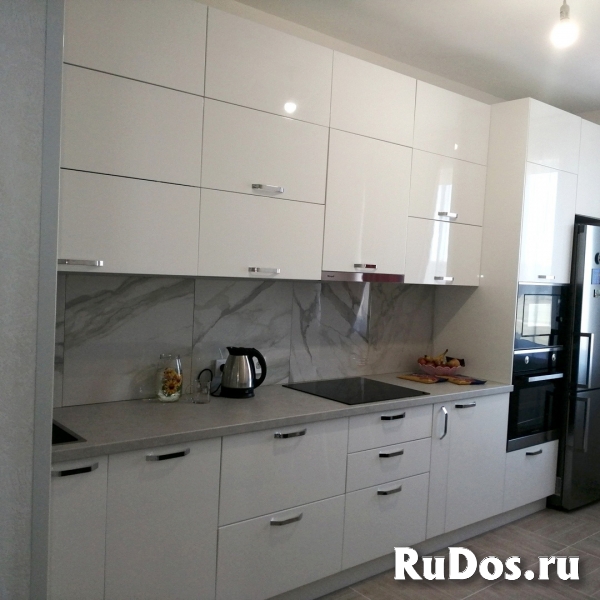 Кухня прямая белый глянец фото