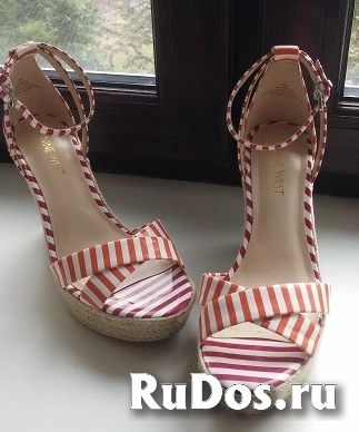 NINE WEST босоножки, размер 36 ,ремешок на щиколотке, скругленный носок, танкетка. Состояние новые . Цена  3000  .Nine West изображение 4