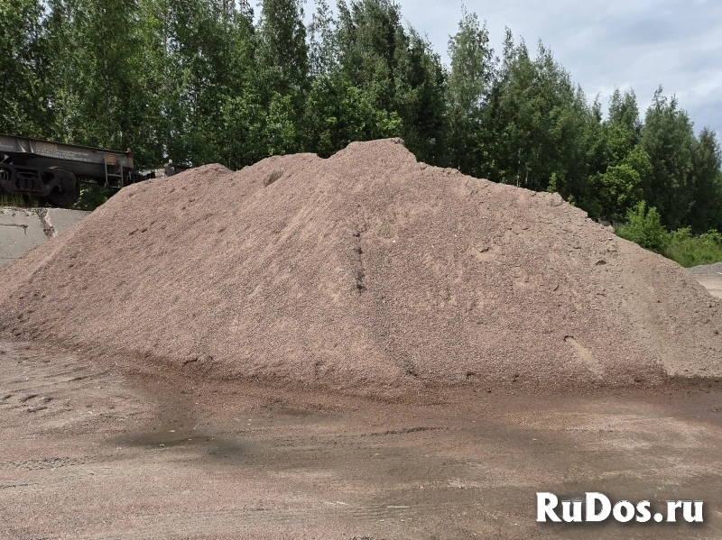 Гранитный отсев розовый с доставкой по СПб и ЛО фото