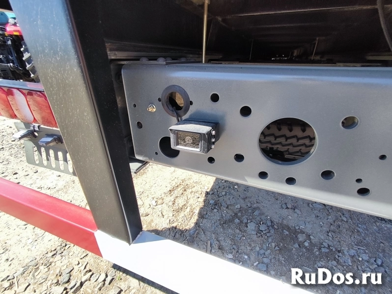 Грузовик бортовой HOWO ZZ5257JSQN584GE1 колесной формулы 6х4 с КМУ XCMG SQS300 изображение 8