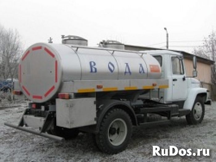 Доставка водопроводной воды. фото