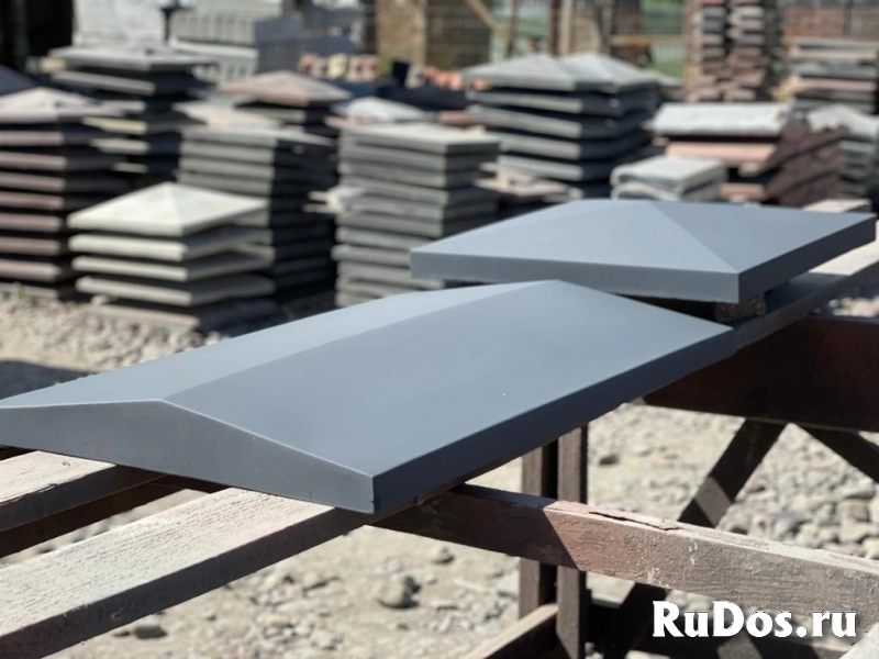 Бетонные колпаки на забор фотка