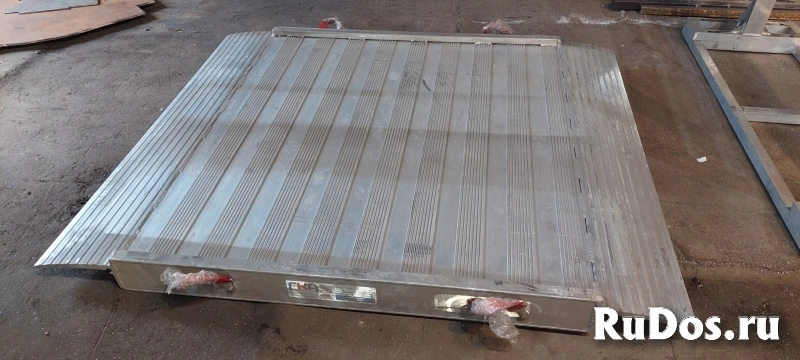Перегрузочный мост из алюминия фото