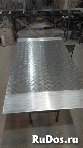 Перегрузочный мост для пандуса. фото