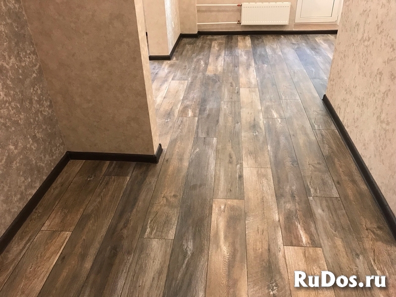 Укладка ламината, обои, водопровод фотка