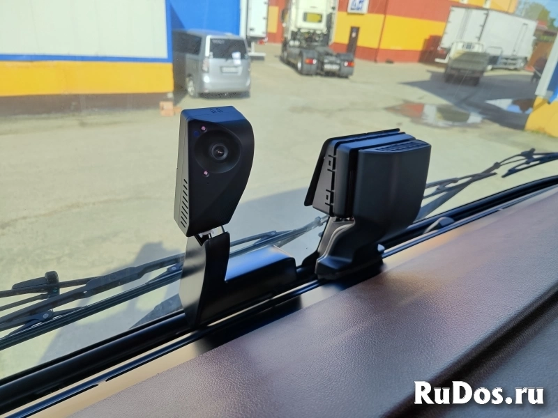 Седельный тягач HINO YC4180SH1UG6 колесной формулы 4х2 изображение 6