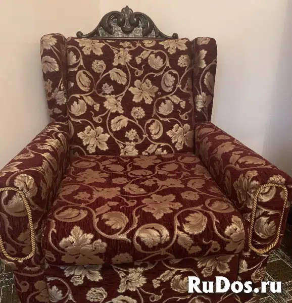 Антикварный комплект мебели из дерева для гостиной. фотка