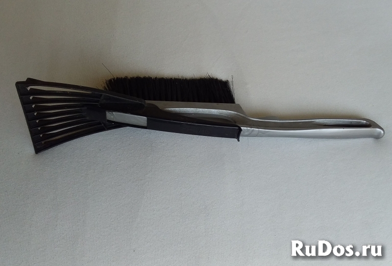 Щётка-скребок автомобильная новая фотка