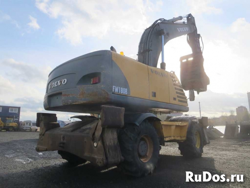 Колесный экскаватор Volvo 180, 20 т, макс опции фотка