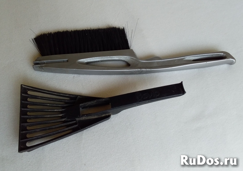 Щётка-скребок автомобильная новая фото