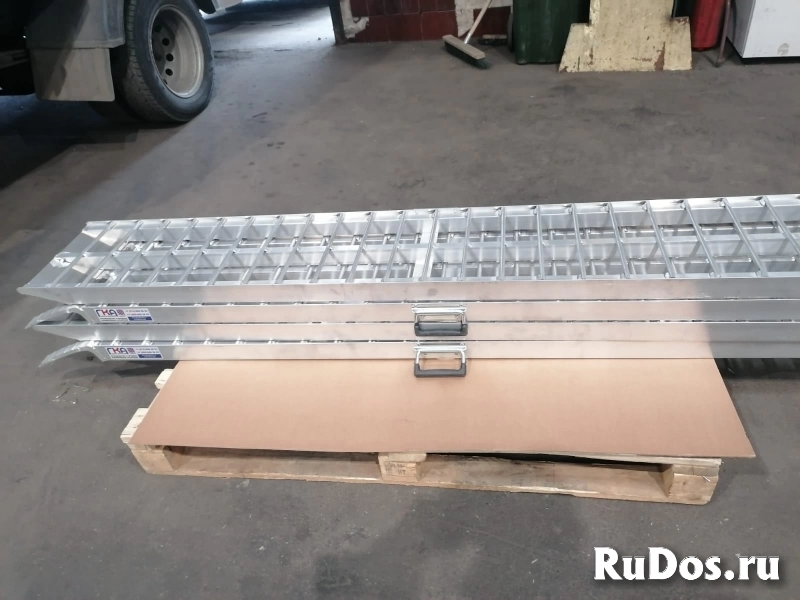 Аппарели складные и погрузочные мосты фото