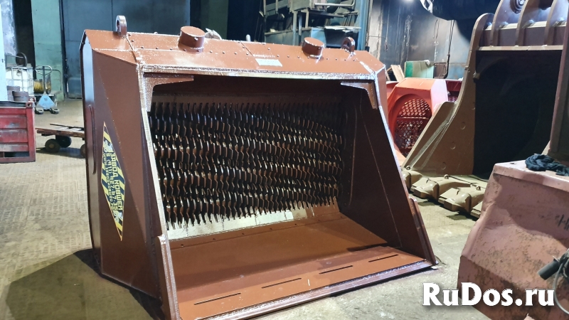 Для рыхлых материалов просеивающий ковш валковый фото