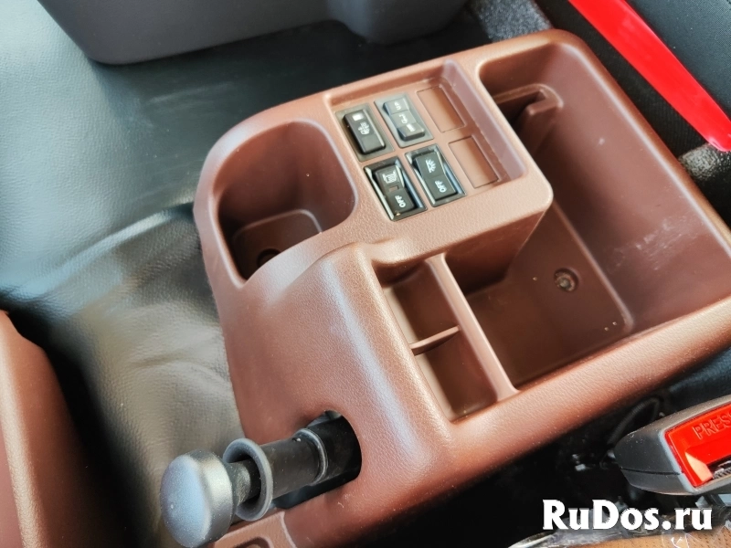 Седельный тягач HINO YC4180SH1UG6 колесной формулы 4х2 изображение 7