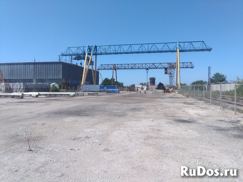 Аренда открытой площадки 2000 м2  с жд веткой в Севастополе фотка