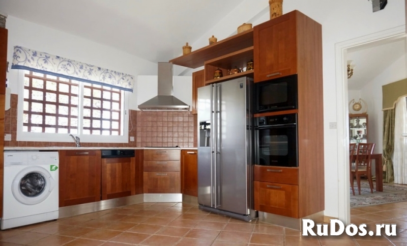 Элитная 4-спальная вилла с панорамным видом в районе Пафоса-Кипр изображение 9