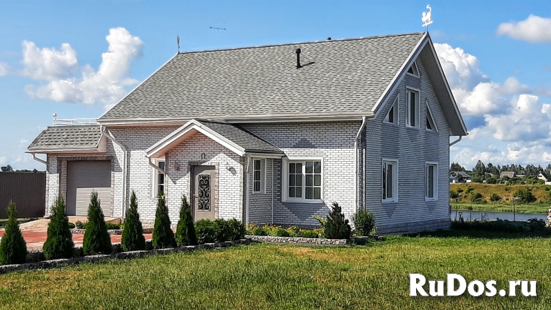 Новый жилой коттедж 200 кв.м. на высоком берегу реки в пригороде фото