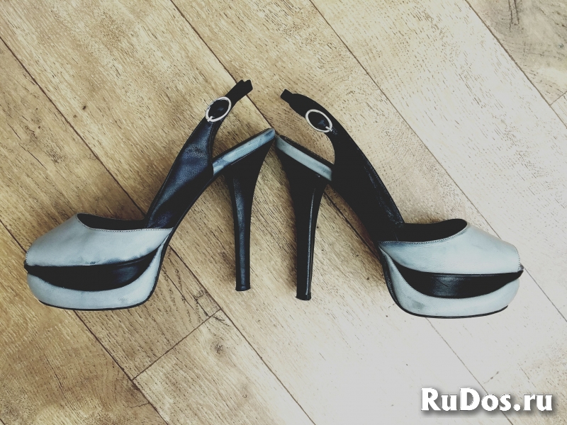 босоножки женские, серые на платформе бу в хор. состоянии фотка