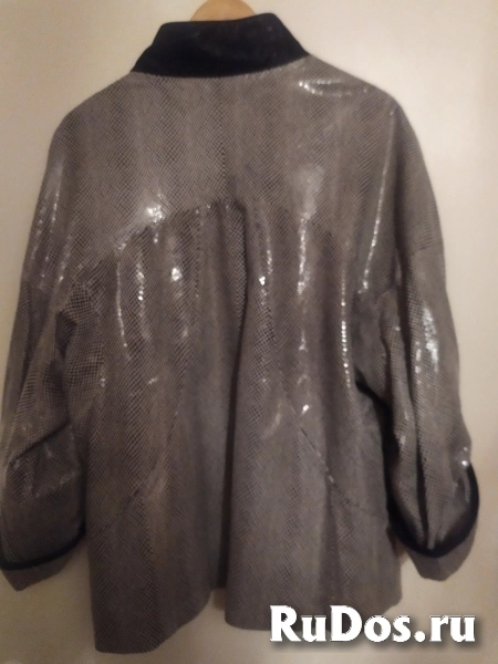 Продаю брэндовую кожаную женскую куртку фотка